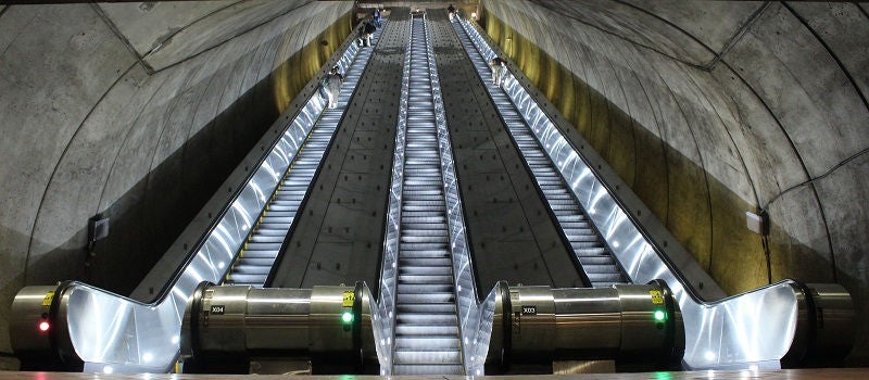 Escaleras mecánicas nuevas en la estación Bethesda, marzo de 2017