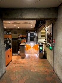 A picture of the faregate.