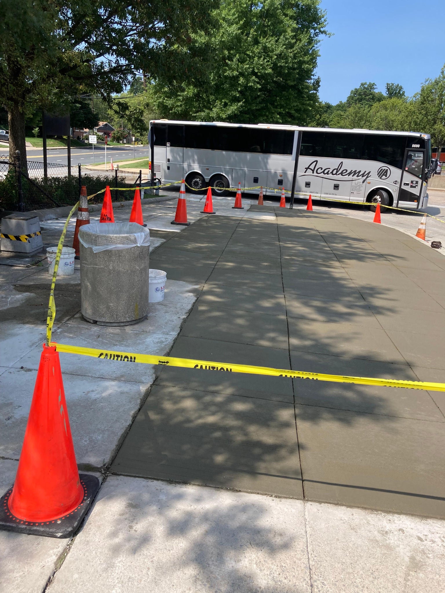 Los equipos instalaron el cable a lo largo de las vías cerca de Silver Spring.